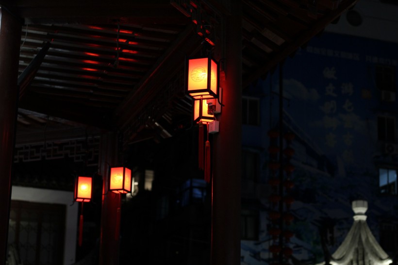 夜晚的中式灯笼图片