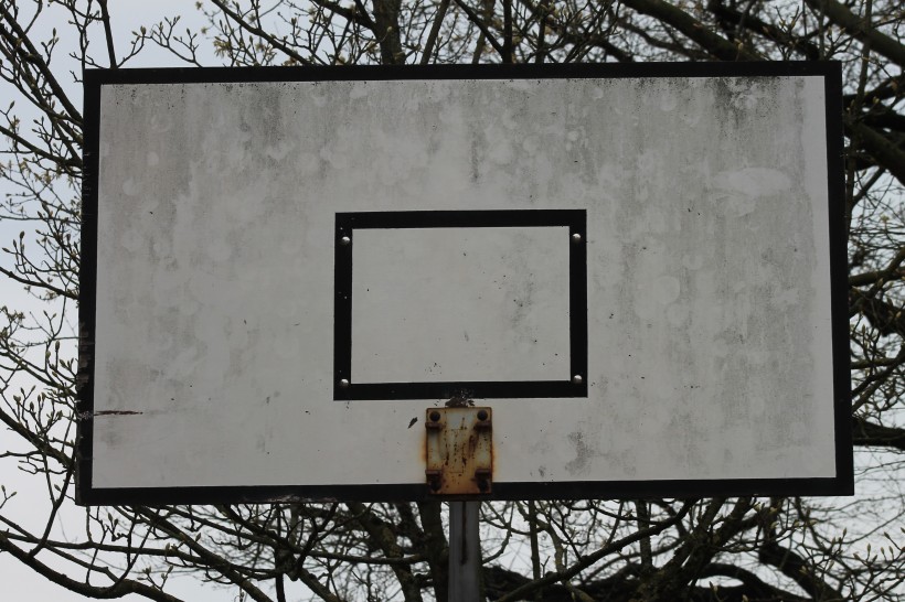 高大的篮球架图片
