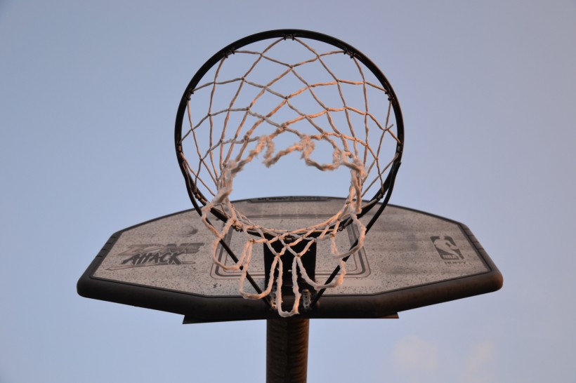 篮板上的篮球框图片