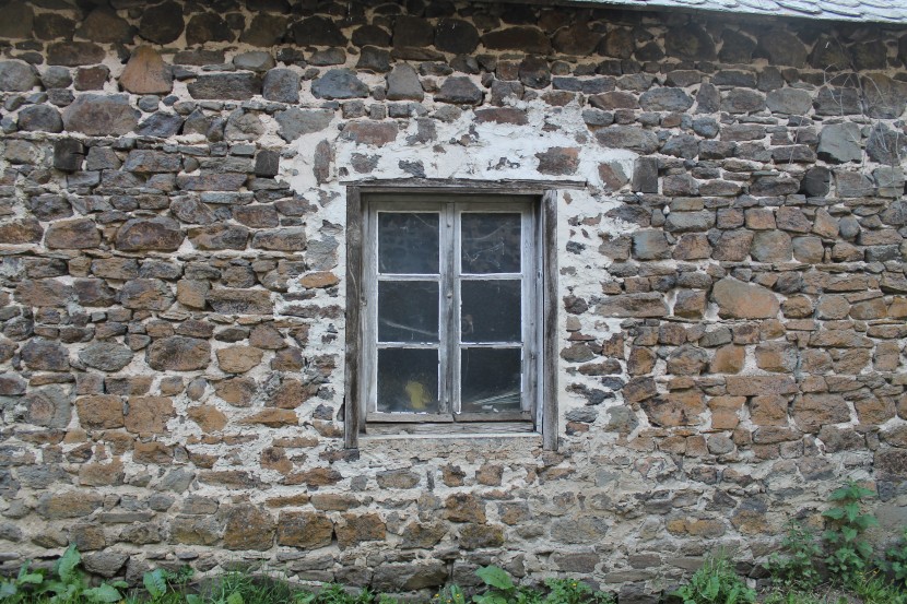 古朴的石头房子图片
