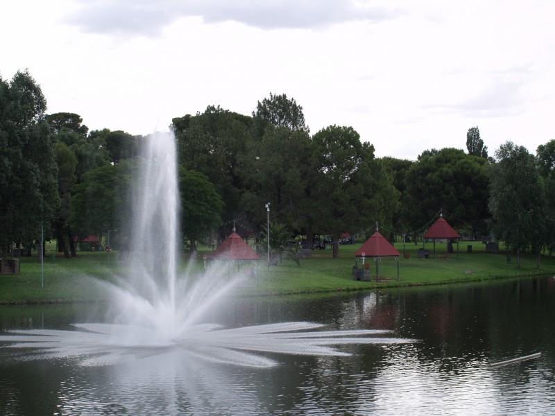 美观的广场人工景观喷泉图片