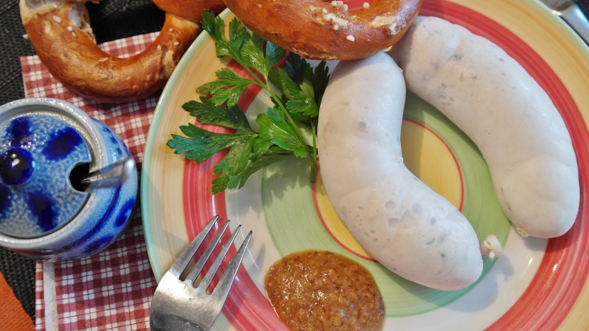 美味的巴伐利亚白香肠图片