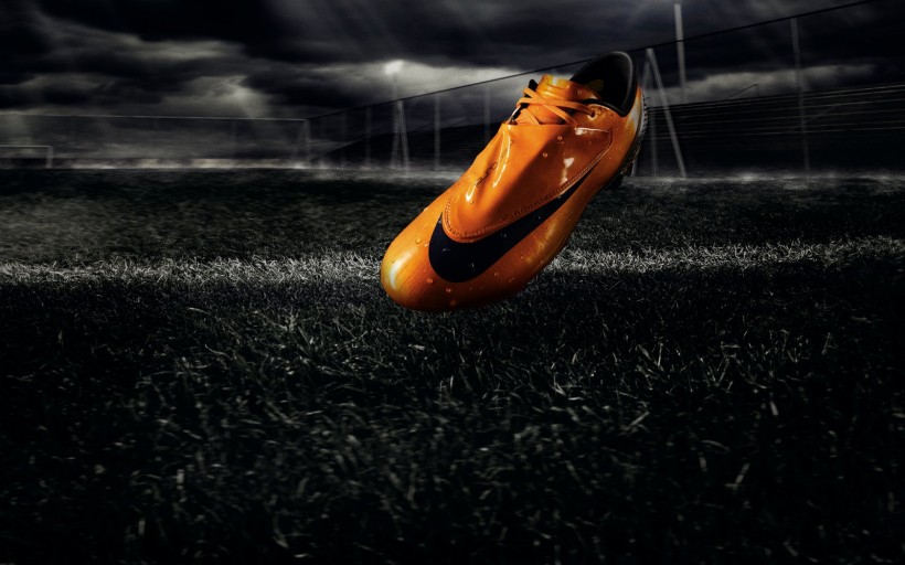 耐克足球战靴品牌图片