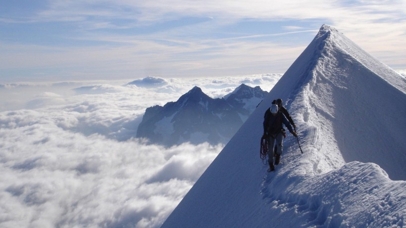 极限运动登雪山图片