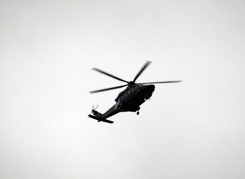 空中的直升机图片