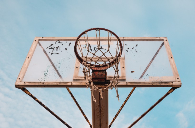 篮板上的篮球框图片