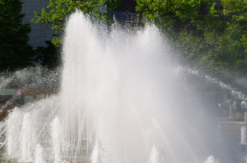 日本札幌大通公园的喷泉图片