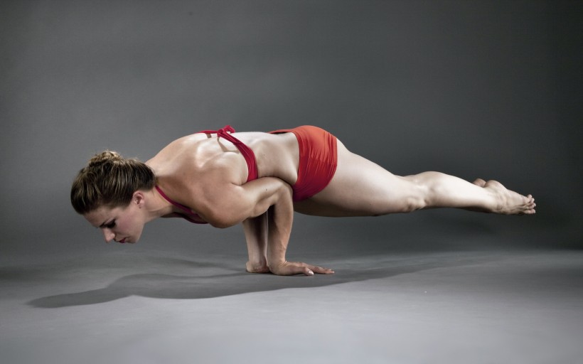 女子瑜伽姿势图片