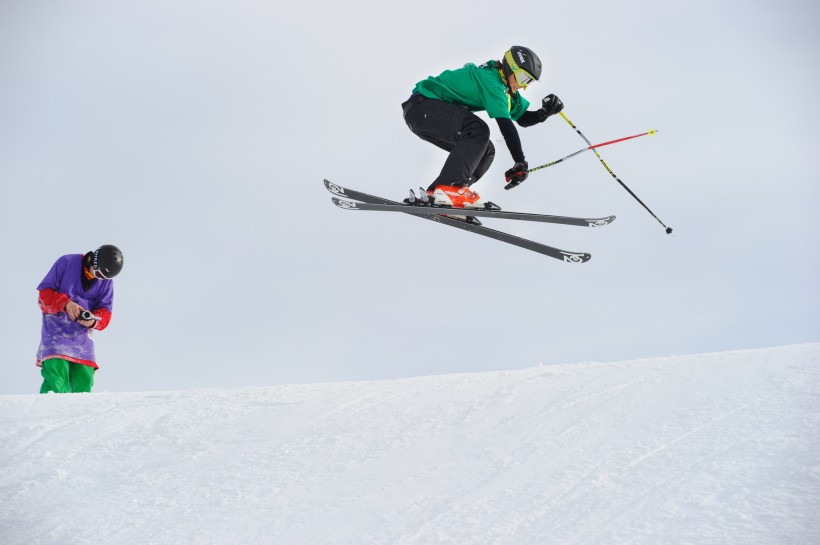 户外滑雪运动图片