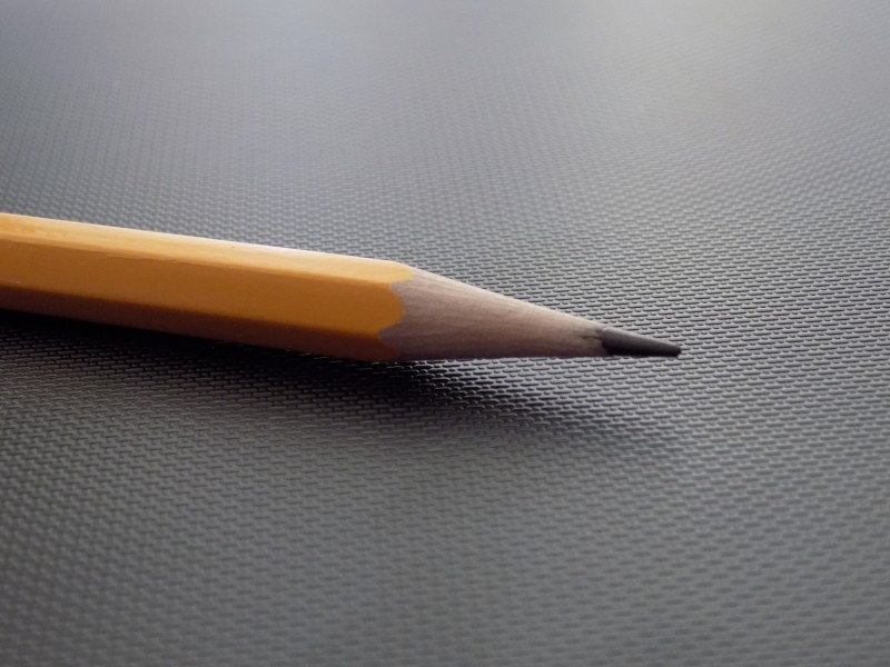 又细又长的铅笔图片