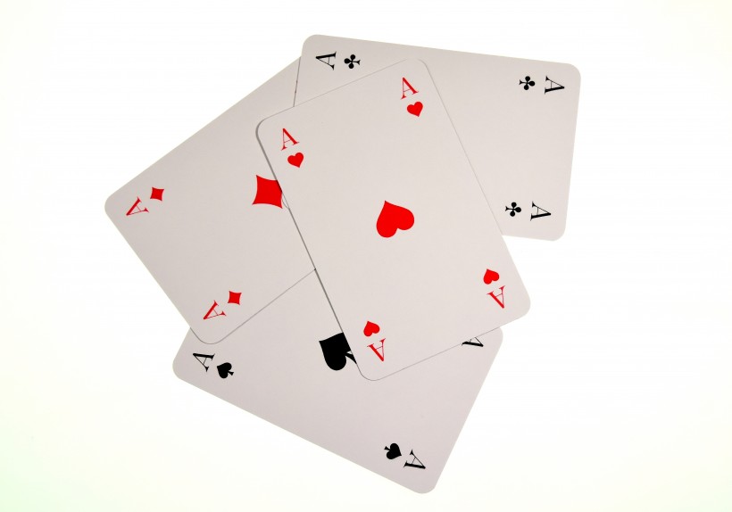 扑克纸牌游戏图片