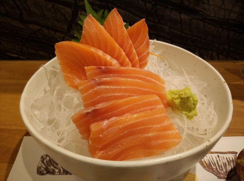 美味的日式料理生鱼片图片
