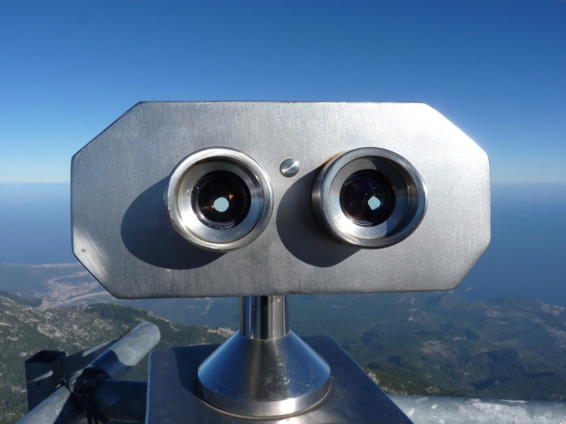 观景台上的望远镜图片