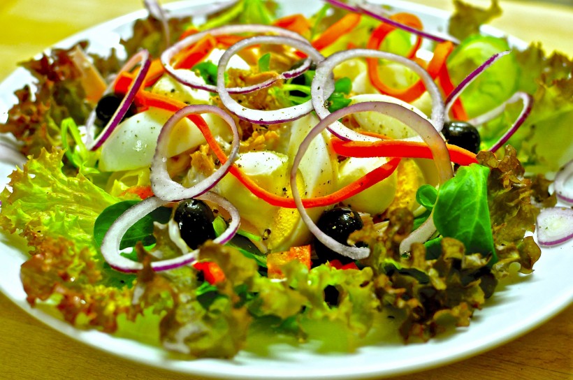 爽口新鲜的蔬菜沙拉图片