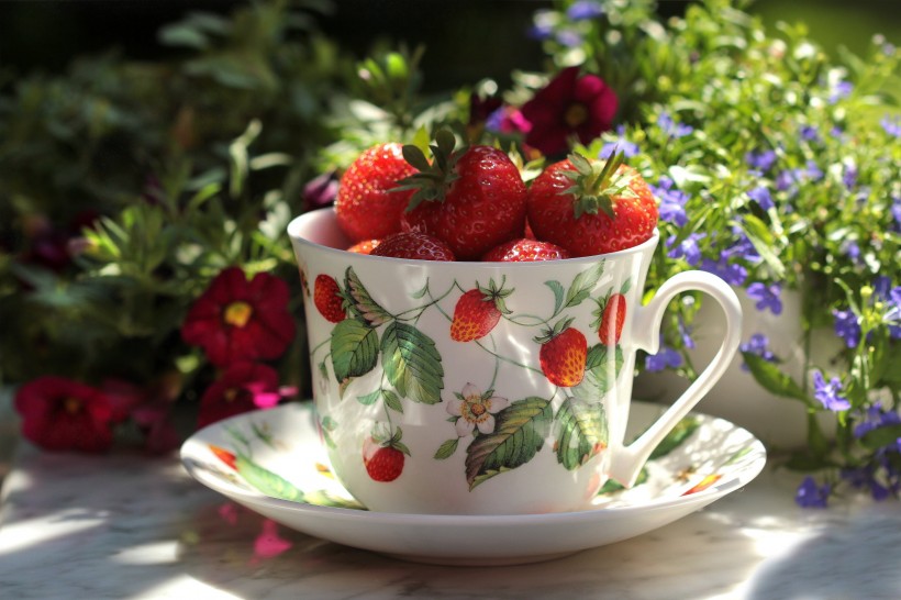 鲜红可口营养丰富的草莓图片