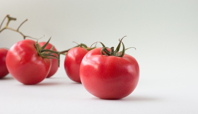 新鲜好吃的西红柿图片