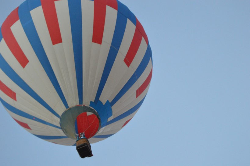 各种颜色的热气球图片