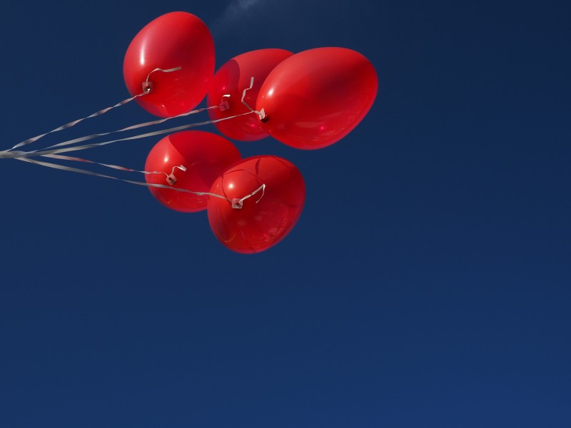 心形红气球图片