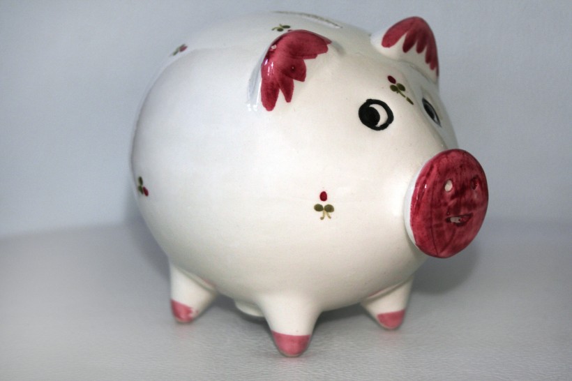 可爱的猪型存钱罐图片