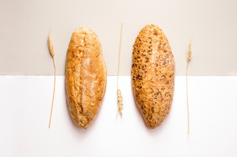 健康的谷物面包图片