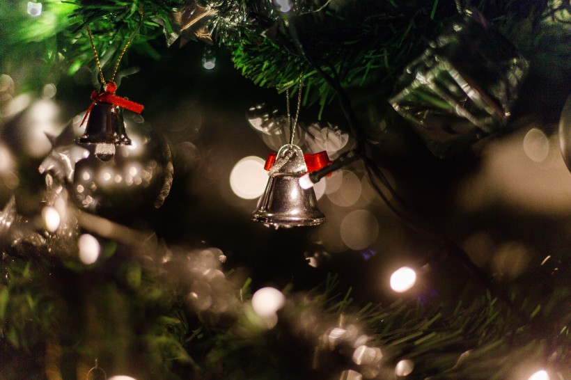 圣诞树上的小挂饰图片
