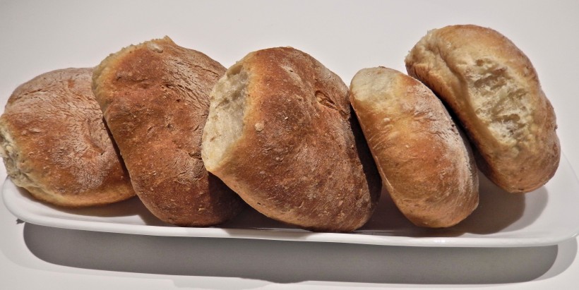 低热量营养的燕麦面包图片