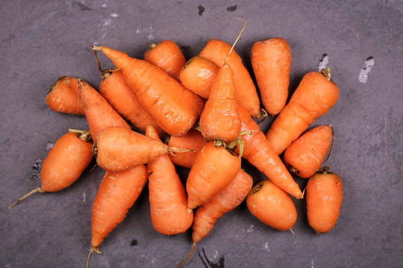 营养丰富清脆的胡萝卜图片