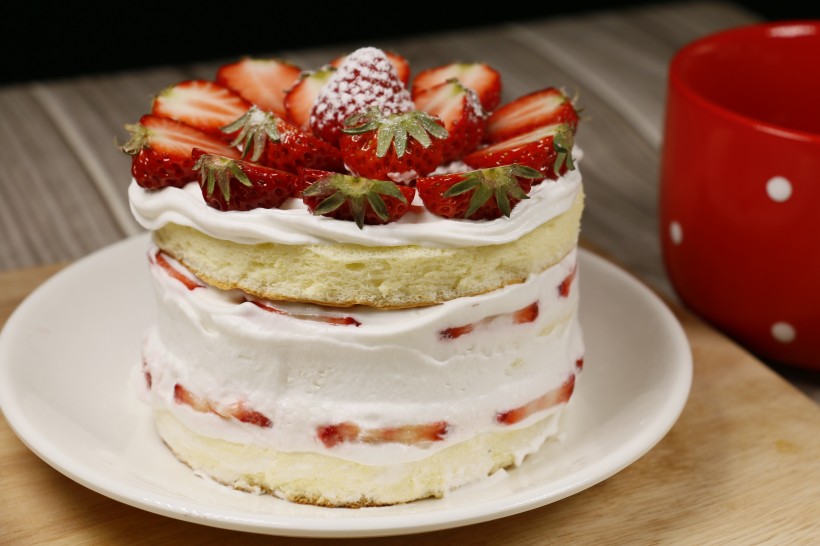 香甜好吃美味无限的草莓蛋糕图片