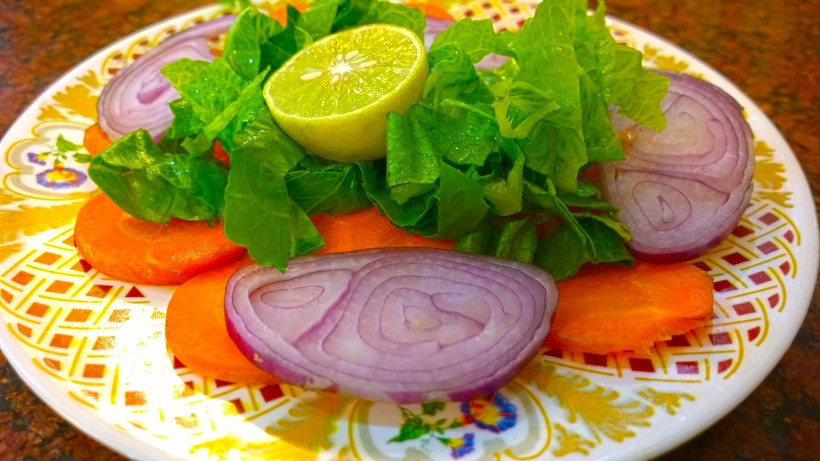 营养健康的蔬菜沙拉图片