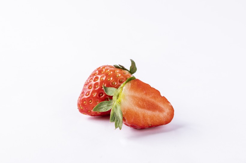 红色新鲜有营养草莓图片