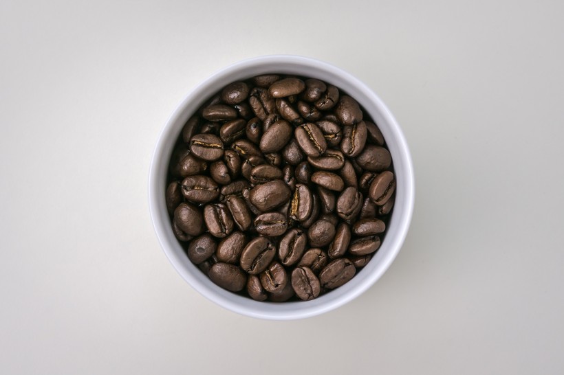 粒粒饱满的咖啡豆图片