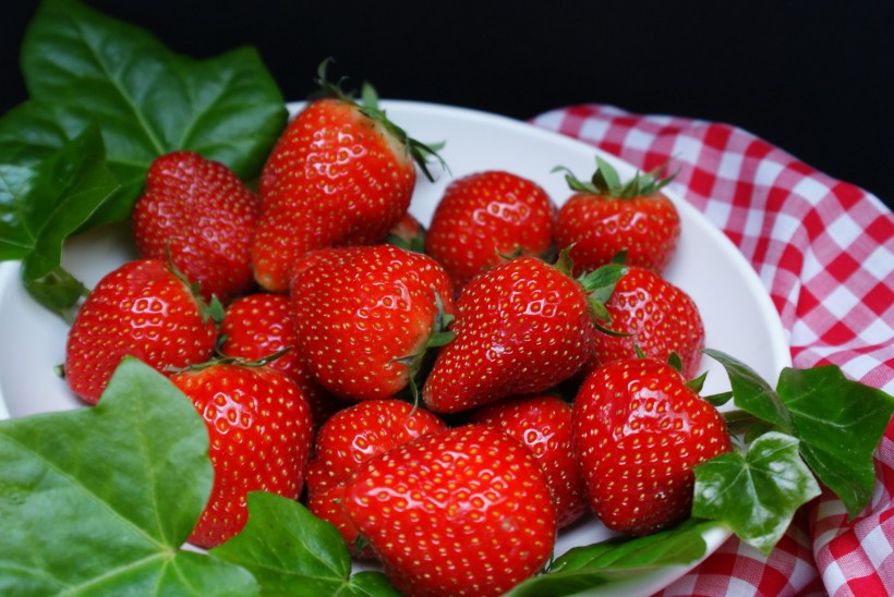 鲜红可口的草莓图片