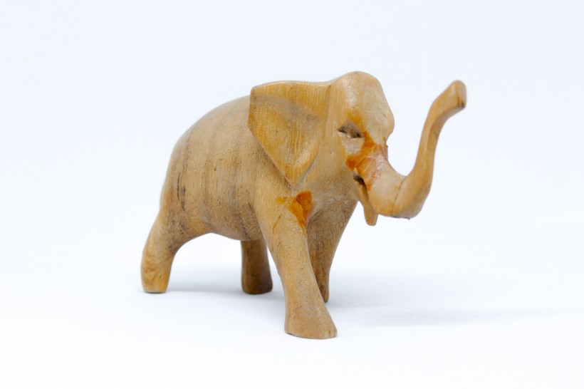 大象雕刻小摆件图片
