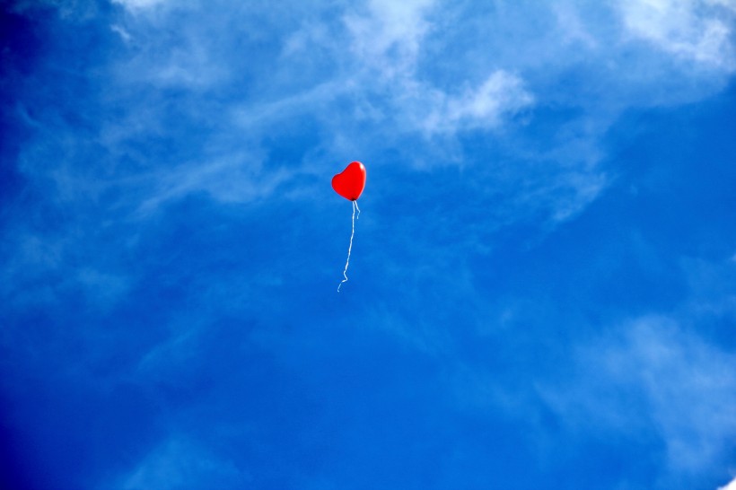 红色心形气球图片