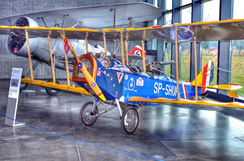 波兰航空博物馆飞机图片