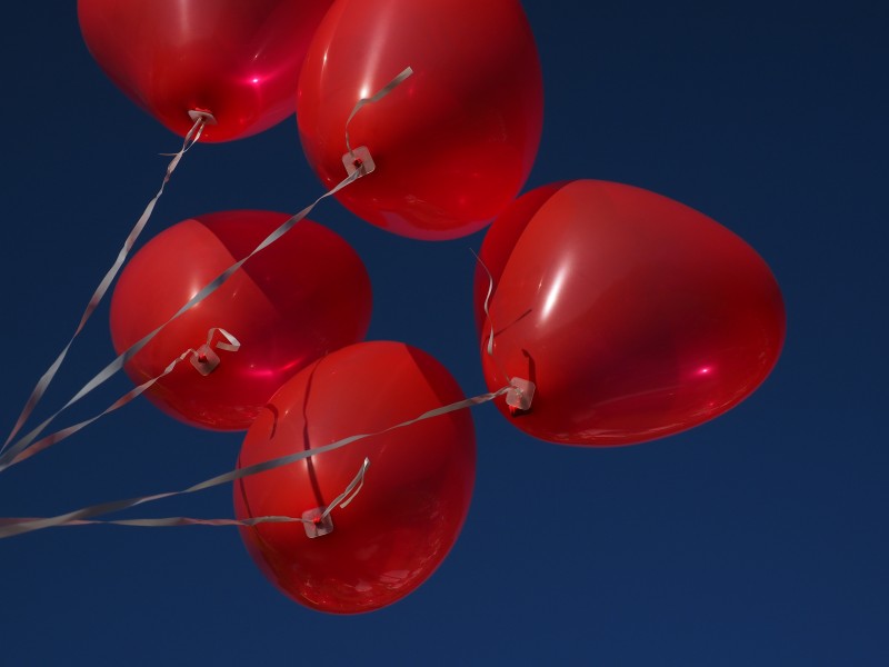 心形红气球图片