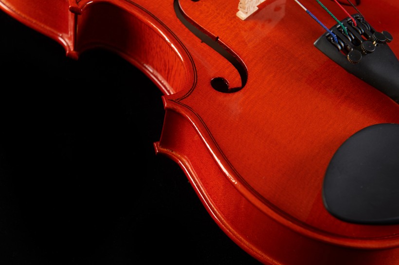 橘红色优雅的小提琴图片