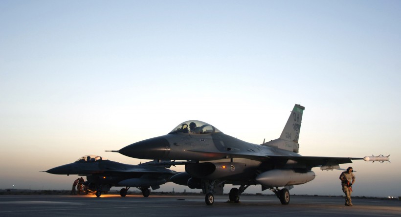 F-16战斗机图片