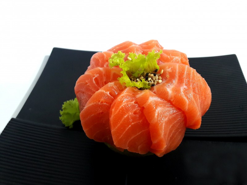 美味的日式料理生鱼片图片