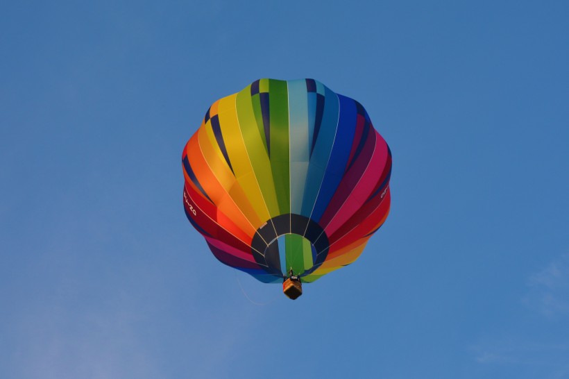 各种颜色的热气球图片