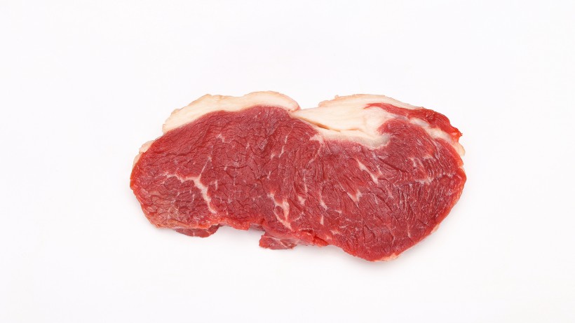 新鲜的红色牛肉图片