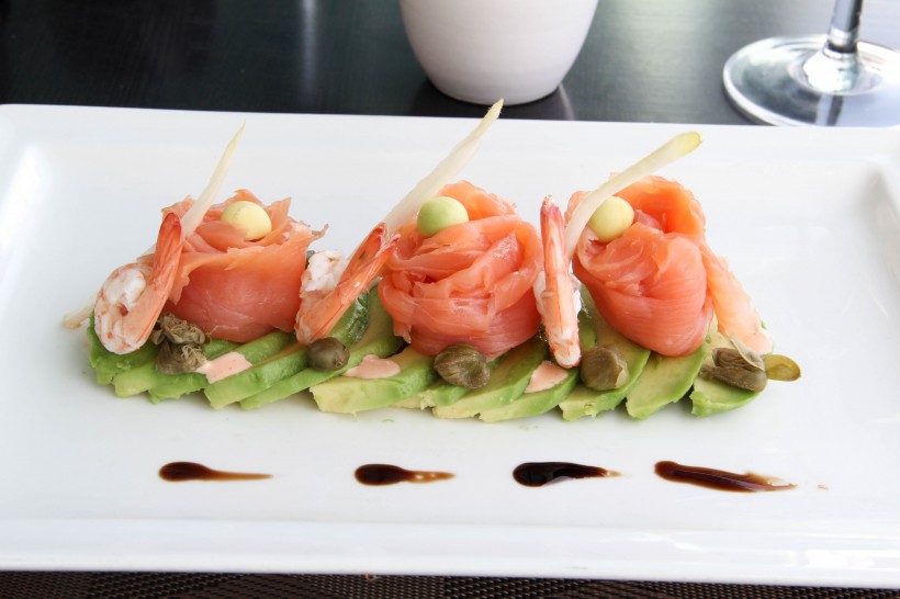 看起来十分美味的日式料理生鱼片图片
