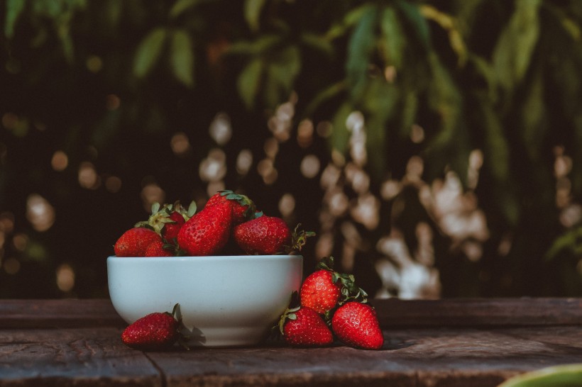 鲜红好吃的草莓图片