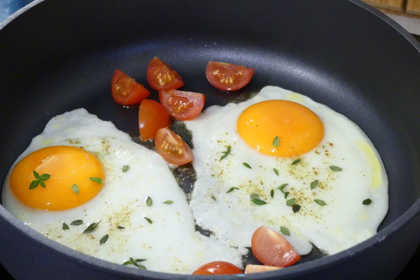 早餐美味营养的煎鸡蛋图片