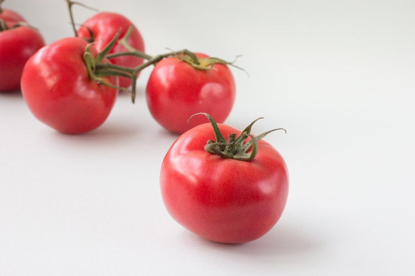 新鲜好吃的西红柿图片