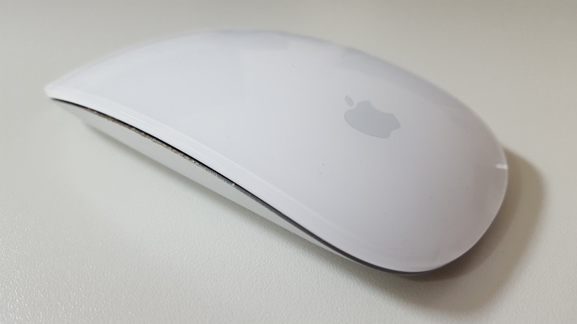 白色的无线苹果鼠标图片