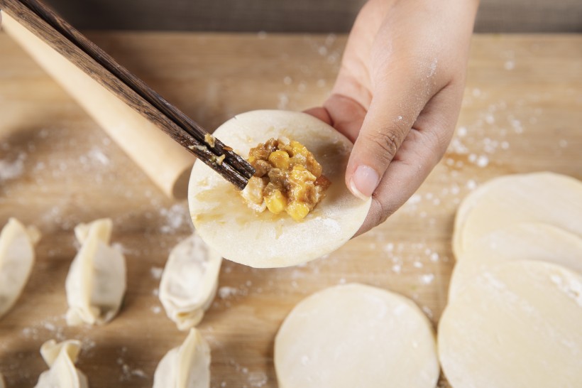制作饺子的过程图片