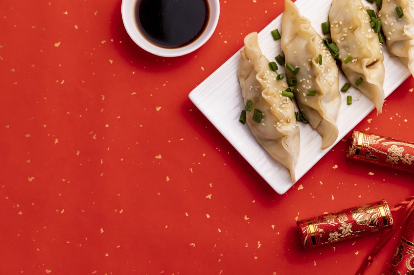 冬至鲜香好吃煮熟的饺子图片