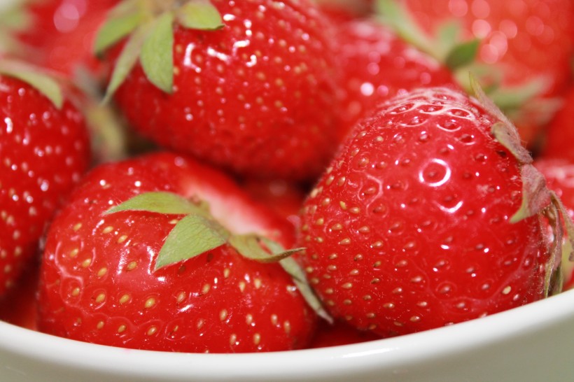 鲜红又美味的草莓图片