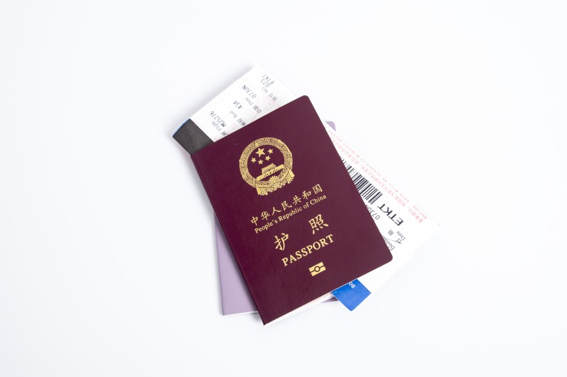 出国必备护照图片